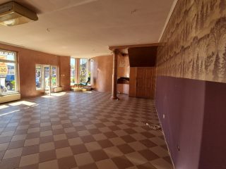 Eladó 240 m²-esüzlethelyiség utcai bejárattal XVII. Kerület (Rákoskeresztúr) , Ferihegyi út: 280'000'000 Ft