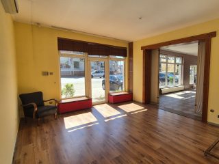 Eladó 240 m²-esüzlethelyiség utcai bejárattal XVII. Kerület (Rákoskeresztúr) , Ferihegyi út: 280'000'000 Ft