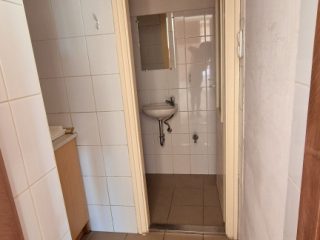 Eladó 240 m²-esüzlethelyiség utcai bejárattal XVII. Kerület (Rákoskeresztúr) , Ferihegyi út: 280'000'000 Ft