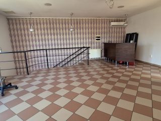 Eladó 240 m²-esüzlethelyiség utcai bejárattal XVII. Kerület (Rákoskeresztúr) , Ferihegyi út: 280'000'000 Ft