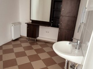 Eladó 240 m²-esüzlethelyiség utcai bejárattal XVII. Kerület (Rákoskeresztúr) , Ferihegyi út: 280'000'000 Ft