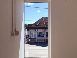 Eladó 240 m²-esüzlethelyiség utcai bejárattal XVII. Kerület (Rákoskeresztúr) , Ferihegyi út: 280'000'000 Ft