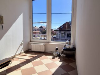 Eladó 240 m²-esüzlethelyiség utcai bejárattal XVII. Kerület (Rákoskeresztúr) , Ferihegyi út: 280'000'000 Ft