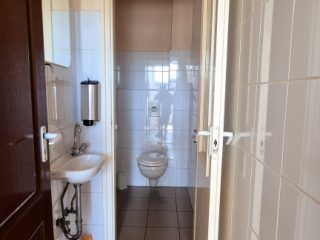 Eladó 240 m²-esüzlethelyiség utcai bejárattal XVII. Kerület (Rákoskeresztúr) , Ferihegyi út: 280'000'000 Ft