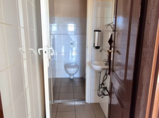 Eladó 240 m²-esüzlethelyiség utcai bejárattal XVII. Kerület (Rákoskeresztúr) , Ferihegyi út: 280'000'000 Ft