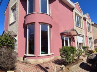 Eladó 240 m²-esüzlethelyiség utcai bejárattal XVII. Kerület (Rákoskeresztúr) , Ferihegyi út: 280'000'000 Ft