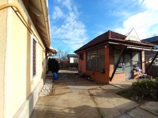 Eladó 76 m²-esüzlethelyiség utcai bejárattal XVII. Kerület (Rákoskeresztúr) , Pesti út: 89'000'000 Ft