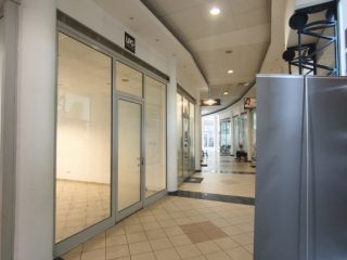 Kiadó 18 m²-esüzlet üzletházban XVII. Kerület (Rákoskeresztúr) , Pesti út: 160'000 Ft