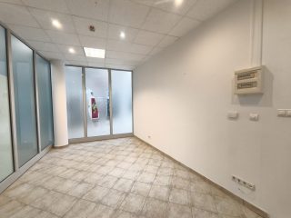 Kiadó 18 m²-esüzlet üzletházban XVII. Kerület (Rákoskeresztúr) , Pesti út: 160'000 Ft