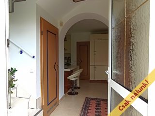 Eladó 144 m²-esikerház XVII. Kerület (Rákoskeresztúr) , Pesti úti lakóparkban található utca: 165'000'000 Ft