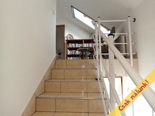 Eladó 144 m²-esikerház XVII. Kerület (Rákoskeresztúr) , Pesti úti lakóparkban található utca: 165'000'000 Ft