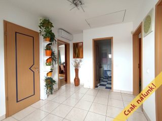 Eladó 144 m²-esikerház XVII. Kerület (Rákoskeresztúr) , Pesti úti lakóparkban található utca: 165'000'000 Ft