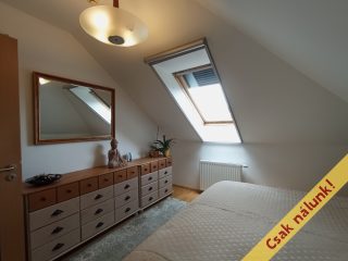 Eladó 144 m²-esikerház XVII. Kerület (Rákoskeresztúr) , Pesti úti lakóparkban található utca: 165'000'000 Ft