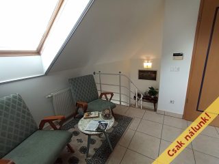 Eladó 144 m²-esikerház XVII. Kerület (Rákoskeresztúr) , Pesti úti lakóparkban található utca: 165'000'000 Ft