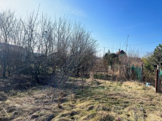 Eladó 855 m²-estelek XVII. Kerület (Rákoskeresztúr) , Pesti úti lkp közeli zártkerti utca: 9'800'000 Ft