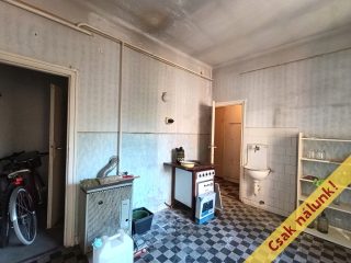 Eladó 70 m²-escsaládi ház XVII. Kerület (Rákoskeresztúr) , Pesti útra merőleges utca: 70'000'000 Ft