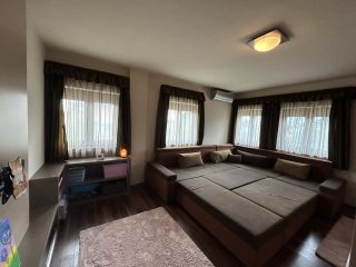 Eladó 350 m²-escsaládi ház XVII. Kerület (Rákoskeresztúr) , Rákoskeresztúr: 349'000'000 Ft