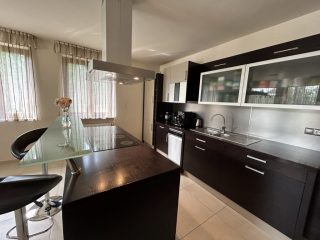 Eladó 350 m²-escsaládi ház XVII. Kerület (Rákoskeresztúr) , Rákoskeresztúr: 349'000'000 Ft