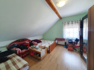 Eladó 188 m²-escsaládi ház XVII. Kerület (Rákoskeresztúr) , Rákoskeresztúr Városközpont közeli utca: 219'000'000 Ft