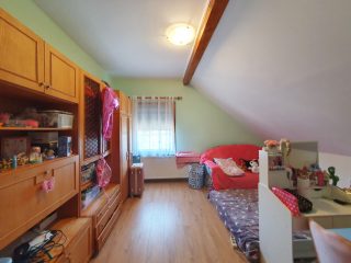 Eladó 188 m²-escsaládi ház XVII. Kerület (Rákoskeresztúr) , Rákoskeresztúr Városközpont közeli utca: 219'000'000 Ft