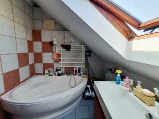 Eladó 188 m²-escsaládi ház XVII. Kerület (Rákoskeresztúr) , Rákoskeresztúr Városközpont közeli utca: 219'000'000 Ft
