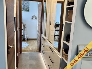 Eladó 68 m²-estársasházi lakás XVII. Kerület (Rákoskeresztúr) , Vároközpontban lévő utca: 81'900'000 Ft