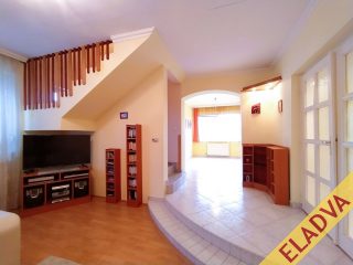 Eladó 142 m²-escsaládi ház XVII. Kerület (Rákoskert) , Csengés utca környéke utca: 110'000'000 Ft