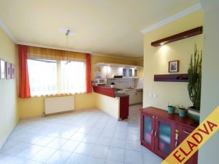 Eladó 142 m²-escsaládi ház XVII. Kerület (Rákoskert) , Csengés utca környéke utca: 110'000'000 Ft