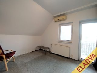 Eladó 142 m²-escsaládi ház XVII. Kerület (Rákoskert) , Csengés utca környéke utca: 110'000'000 Ft