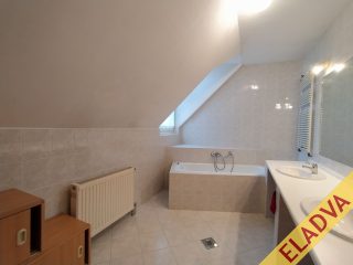 Eladó 142 m²-escsaládi ház XVII. Kerület (Rákoskert) , Csengés utca környéke utca: 110'000'000 Ft