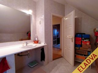 Eladó 142 m²-escsaládi ház XVII. Kerület (Rákoskert) , Csengés utca környéke utca: 110'000'000 Ft