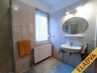 Eladó 142 m²-escsaládi ház XVII. Kerület (Rákoskert) , Csengés utca környéke utca: 110'000'000 Ft