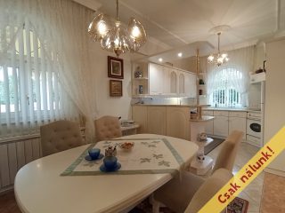 Eladó 172 m²-escsaládi ház XVII. Kerület (Rákoskert) , Erzsébet körút környéki utca: 198'000'000 Ft