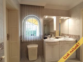 Eladó 172 m²-escsaládi ház XVII. Kerület (Rákoskert) , Erzsébet körút környéki utca: 198'000'000 Ft