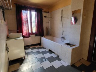 Eladó 157 m²-escsaládi ház XVIII. Kerület (Bókaytelep) , Baross utca utca: 97'000'000 Ft