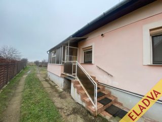 Eladó 120 m²-escsaládi ház XVIII. Kerület (Ganzkertváros) , Kerékkötő út: 154'900'000 Ft