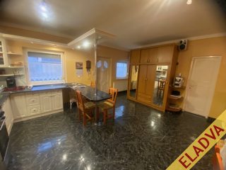 Eladó 120 m²-escsaládi ház XVIII. Kerület (Ganzkertváros) , Kerékkötő út: 154'900'000 Ft