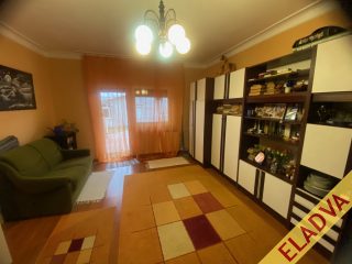 Eladó 120 m²-escsaládi ház XVIII. Kerület (Ganzkertváros) , Kerékkötő út: 154'900'000 Ft