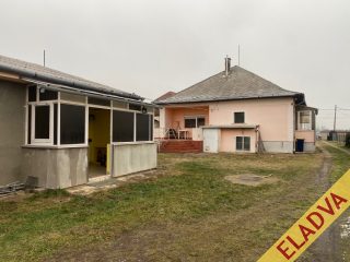 Eladó 120 m²-escsaládi ház XVIII. Kerület (Ganzkertváros) , Kerékkötő út: 154'900'000 Ft