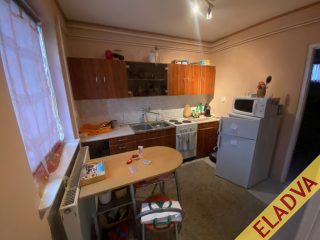 Eladó 120 m²-escsaládi ház XVIII. Kerület (Ganzkertváros) , Kerékkötő út: 154'900'000 Ft