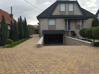 Eladó 280 m²-escsaládi ház XVIII. Kerület (Kossuth Ferenc-telep) , Újpéteritelep utca: 327'000'000 Ft