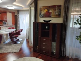 Eladó 280 m²-escsaládi ház XVIII. Kerület (Kossuth Ferenc-telep) , Újpéteritelep utca: 327'000'000 Ft