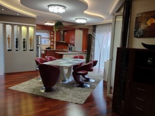 Eladó 280 m²-escsaládi ház XVIII. Kerület (Kossuth Ferenc-telep) , Újpéteritelep utca: 327'000'000 Ft