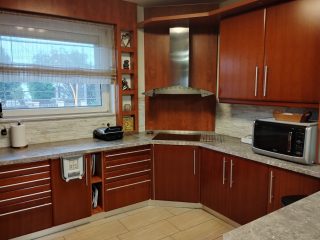 Eladó 280 m²-escsaládi ház XVIII. Kerület (Kossuth Ferenc-telep) , Újpéteritelep utca: 327'000'000 Ft