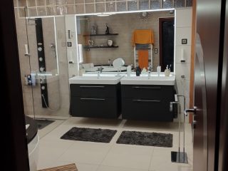 Eladó 280 m²-escsaládi ház XVIII. Kerület (Kossuth Ferenc-telep) , Újpéteritelep utca: 327'000'000 Ft