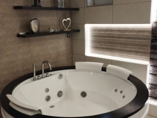 Eladó 280 m²-escsaládi ház XVIII. Kerület (Kossuth Ferenc-telep) , Újpéteritelep utca: 327'000'000 Ft