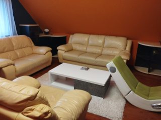 Eladó 280 m²-escsaládi ház XVIII. Kerület (Kossuth Ferenc-telep) , Újpéteritelep utca: 327'000'000 Ft