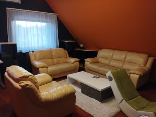 Eladó 280 m²-escsaládi ház XVIII. Kerület (Kossuth Ferenc-telep) , Újpéteritelep utca: 327'000'000 Ft