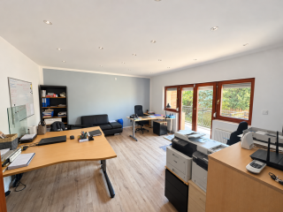 Eladó 390 m²-escsaládi ház XVIII. Kerület (Liptáktelep) , Üllői út: 399'000'000 Ft