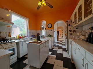 Eladó 137 m²-escsaládi ház XVIII. Kerület (Lónyaytelep) , Jegenye fasor: 115'000'000 Ft